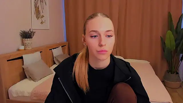 Snapshot of sassy_cutie chatting on February 18, 2026, 2:24 pm sassy cutie online show from February 18, 2026, 2:24 pm