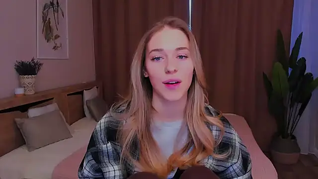 Snapshot of sassy_cutie chatting on February 8, 2026, 3:21 pm sassy cutie online show from February 8, 2026, 3:21 pm