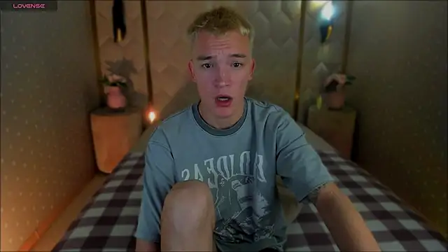 Snapshot of Derek_Banville chatting on December 19, 2025, 12:47 am Derek Banville online show from December 19, 2025, 12:47 am