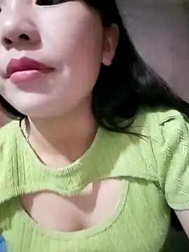 Snapshot of -Lanaa- chatting on November 17, 2025, 9:02 am -Lanaa- online show from November 17, 2025, 9:02 am