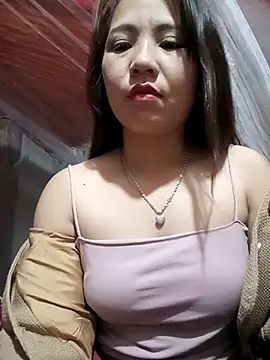 Snapshot of -Lanaa- chatting on December 17, 2025, 9:20 pm -Lanaa- online show from December 17, 2025, 9:20 pm