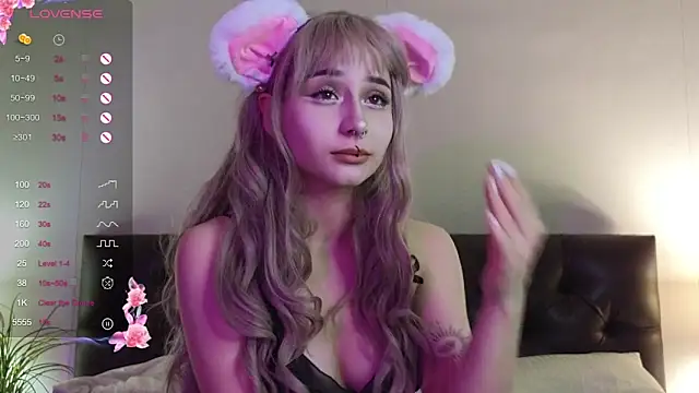 Snapshot of _JustCass_ chatting on December 5, 2025, 2:54 am JustCass online show from December 5, 2025, 2:54 am