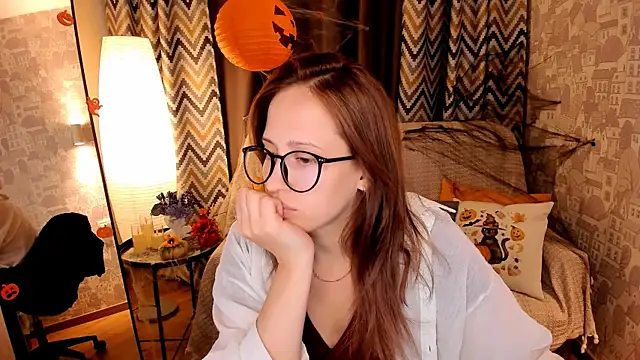 Snapshot of _SilverMoon_ chatting on October 23, 2025, 8:46 am SilverMoon online show from October 23, 2025, 8:46 am