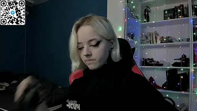 Holy Mistress S online show from December 14, 2025, 10:32 am