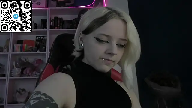 Snapshot of Holy_Mistress_S chatting on May 10, 2026, 8:40 am Holy Mistress S online show from May 10, 2026, 8:40 am