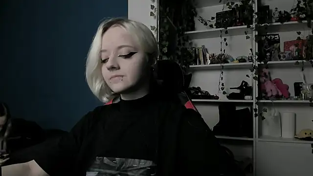 Holy Mistress S online show from November 21, 2025, 9:19 am