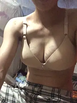 kity-cute online show from November 7, 2025, 1:48 pm