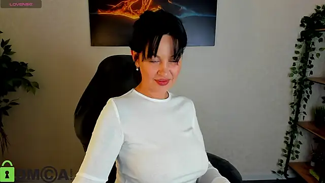 Sara Devills online show from April 2, 2026, 10:00 am