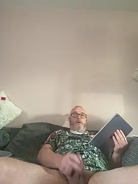 fortheloveofheels74 online show from April 2, 2026, 11:50 am