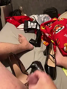 fortheloveofheels74 online show from December 3, 2025, 10:31 pm