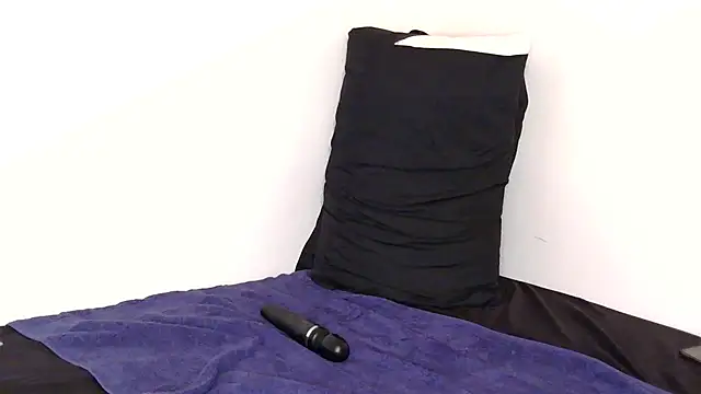 BadZuluBitch online show from February 8, 2026, 4:37 pm