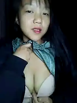 Snapshot of Quynhsumon chatting on November 19, 2025, 2:50 pm Quynhsumon online show from November 19, 2025, 2:50 pm