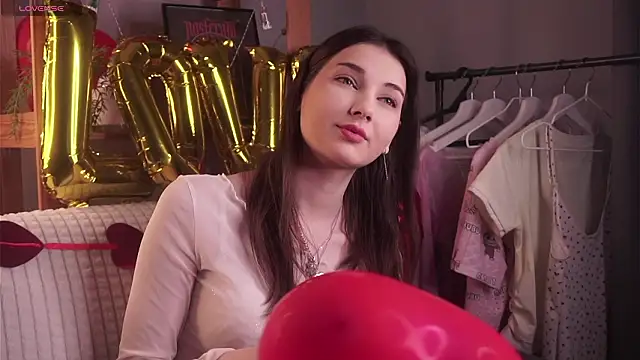 Snapshot of KateCahee chatting on February 16, 2026, 1:37 am KateCahee online show from February 16, 2026, 1:37 am