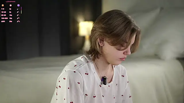 Snapshot of MelodyBaur chatting on December 18, 2025, 1:04 pm MelodyBaur online show from December 18, 2025, 1:04 pm