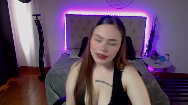 Snapshot of _crystal12 chatting on November 15, 2025, 2:21 pm crystal12 online show from November 15, 2025, 2:21 pm