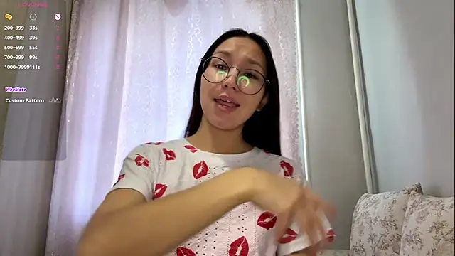 Snapshot of TinyDreamer chatting on October 23, 2025, 8:24 am TinyDreamer online show from October 23, 2025, 8:24 am