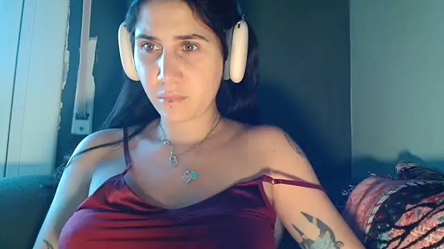 Snapshot of urgodscarlett chatting on October 21, 2025, 3:44 pm urgodscarlett online show from October 21, 2025, 3:44 pm
