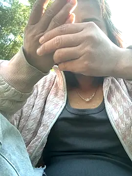 Snapshot of Lara-11 chatting on November 27, 2025, 8:04 am Lara-11 online show from November 27, 2025, 8:04 am