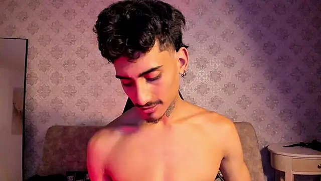 Snapshot of Mr_Strike chatting on November 24, 2025, 12:32 am Mr Strike online show from November 24, 2025, 12:32 am