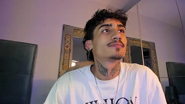 Snapshot of Mr_Strike chatting on December 17, 2025, 7:08 pm Mr Strike online show from December 17, 2025, 7:08 pm