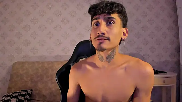 Snapshot of Mr_Strike chatting on November 15, 2025, 2:26 am Mr Strike online show from November 15, 2025, 2:26 am