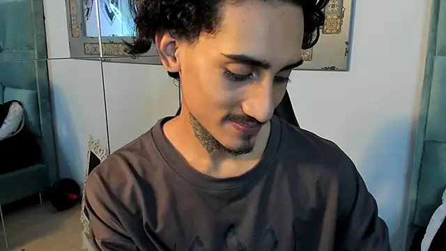 Snapshot of Mr_Strike chatting on November 2, 2025, 3:00 am Mr Strike online show from November 2, 2025, 3:00 am