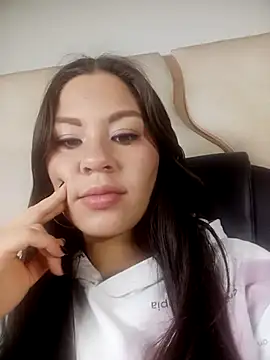 Gianna Johnson online show from December 17, 2025, 3:33 am