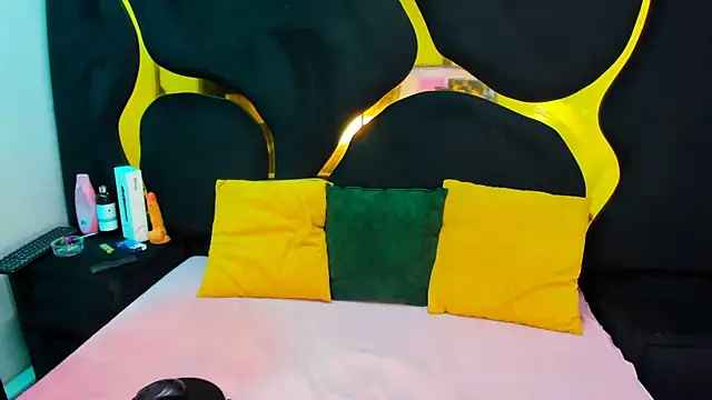 Gianna Johnson online show from December 18, 2025, 3:55 am