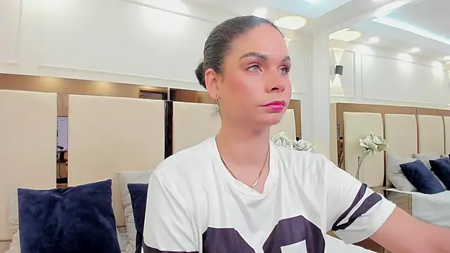 agatha mendoza  online show from November 12, 2025, 7:51 pm