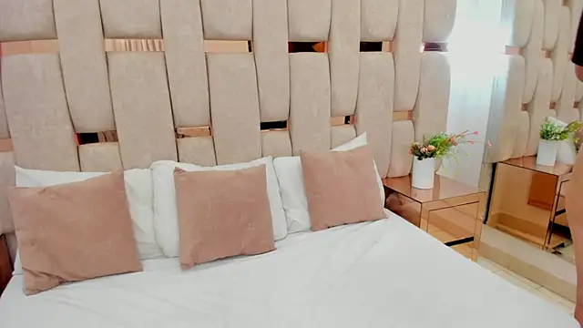 agatha mendoza  online show from November 1, 2025, 2:22 pm