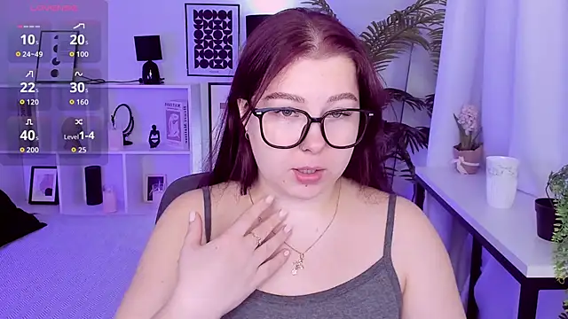 EffyBlush online show from December 4, 2025, 1:43 pm