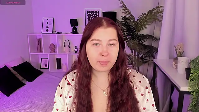 EffyBlush online show from December 3, 2025, 1:32 pm