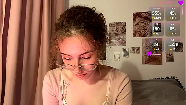 Kira Sanders online show from December 15, 2025, 6:58 pm