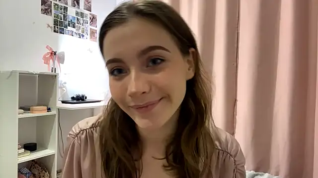 Snapshot of Kira_Sanders chatting on October 23, 2025, 7:12 pm Kira Sanders online show from October 23, 2025, 7:12 pm