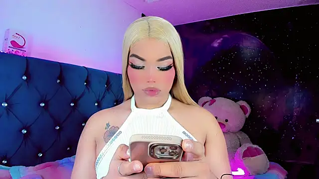 Snapshot of Alannys_xHotx chatting on February 18, 2026, 4:32 am Alannys xHotx online show from February 18, 2026, 4:32 am