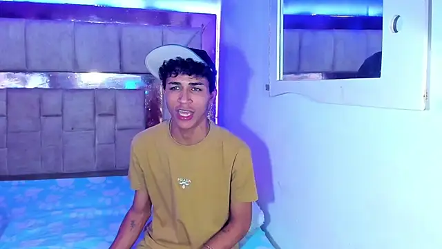 Snapshot of boyswantingplay chatting on February 16, 2026, 10:51 pm boyswantingplay online show from February 16, 2026, 10:51 pm