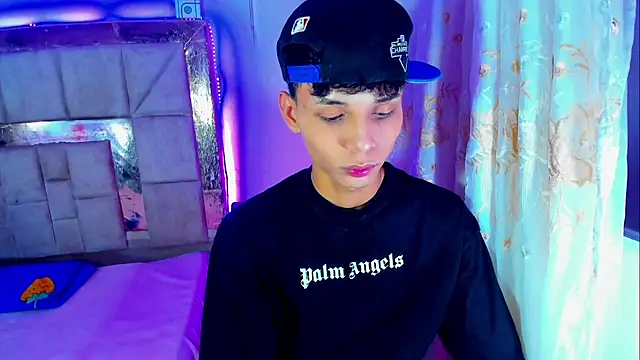 Snapshot of boyswantingplay chatting on February 12, 2026, 5:13 pm boyswantingplay online show from February 12, 2026, 5:13 pm