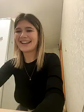 Snapshot of __Emely__ chatting on October 24, 2025, 5:12 pm   Emely   online show from October 24, 2025, 5:12 pm