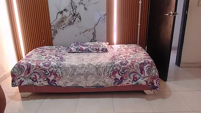 Snapshot of rosselyn_ chatting on December 17, 2025, 8:03 pm rosselyn online show from December 17, 2025, 8:03 pm