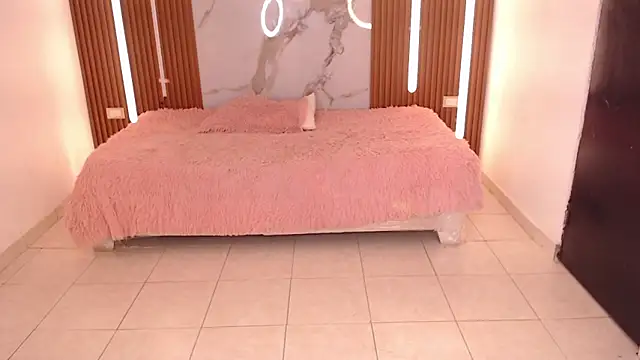 Snapshot of rosselyn_ chatting on November 22, 2025, 7:35 pm rosselyn online show from November 22, 2025, 7:35 pm