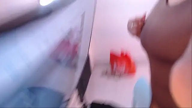 Snapshot of rosselyn_ chatting on January 6, 2026, 7:51 pm rosselyn online show from January 6, 2026, 7:51 pm