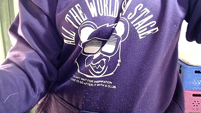 Snapshot of BRYXS1 chatting on November 1, 2025, 7:19 pm BRYXS1 online show from November 1, 2025, 7:19 pm