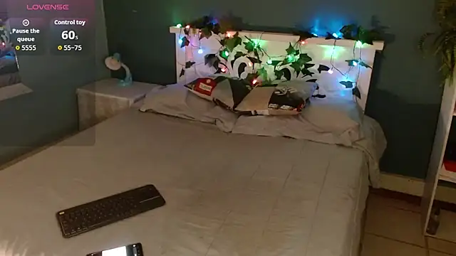 Snapshot of Samantha__Benet chatting on December 3, 2025, 9:58 pm Samantha Benet online show from December 3, 2025, 9:58 pm