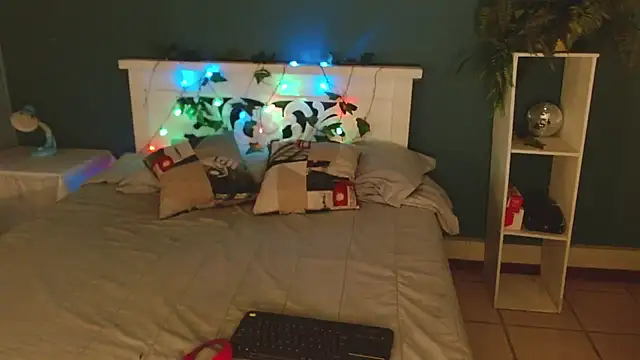 Snapshot of Samantha__Benet chatting on November 29, 2025, 7:47 pm Samantha Benet online show from November 29, 2025, 7:47 pm