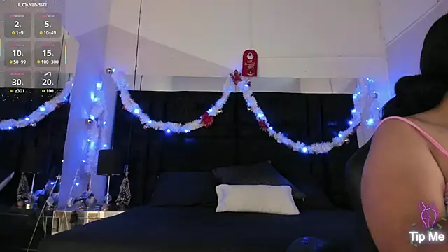 Snapshot of EmmadaSilva chatting on December 14, 2025, 10:37 pm EmmadaSilva online show from December 14, 2025, 10:37 pm