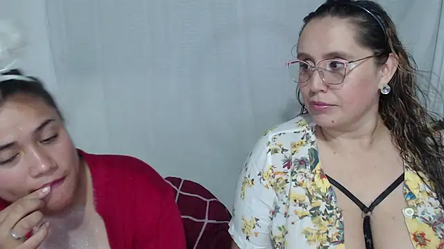 bunniosito online show from October 31, 2025, 2:52 am