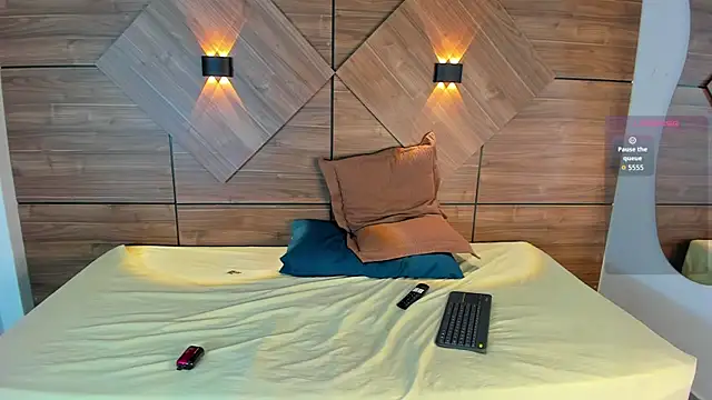 RosseDeAmore online show from November 28, 2025, 8:20 pm