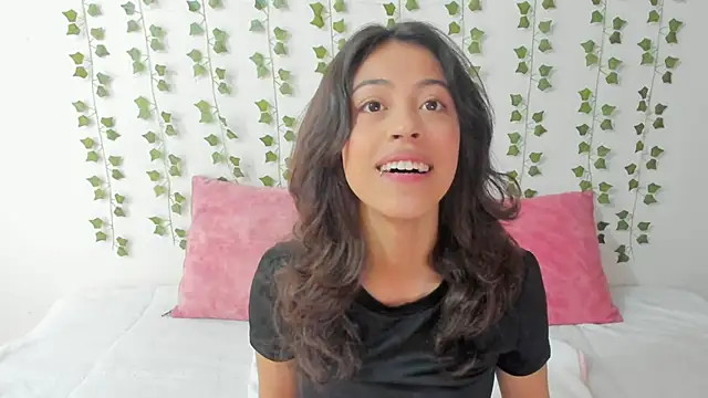 emily jonessxx online show from February 2, 2026, 6:29 pm