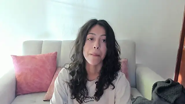 emily jonessxx online show from November 1, 2025, 9:52 pm