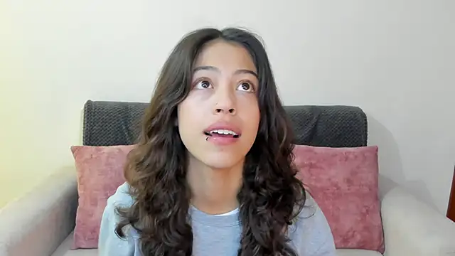 emily jonessxx online show from December 5, 2025, 1:32 pm